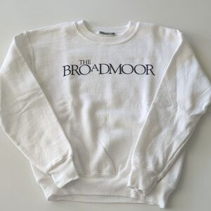 EUC white sweatshirt The Broadmoor Kids Medium 7/8